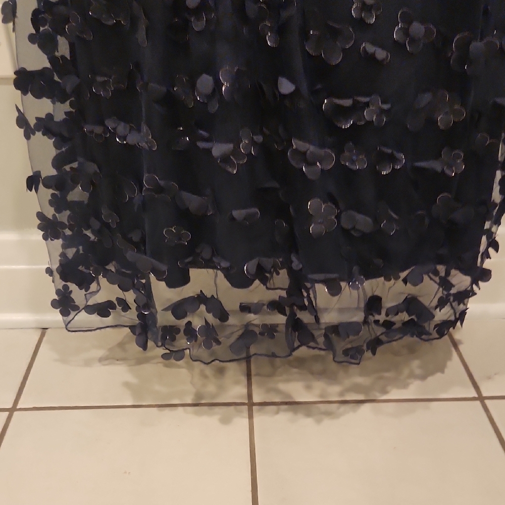Elegant Navy Blue Floral Gown - Picture 4 of 7